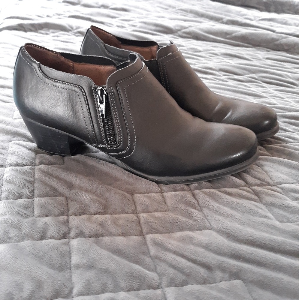 Natural soul ankle boots